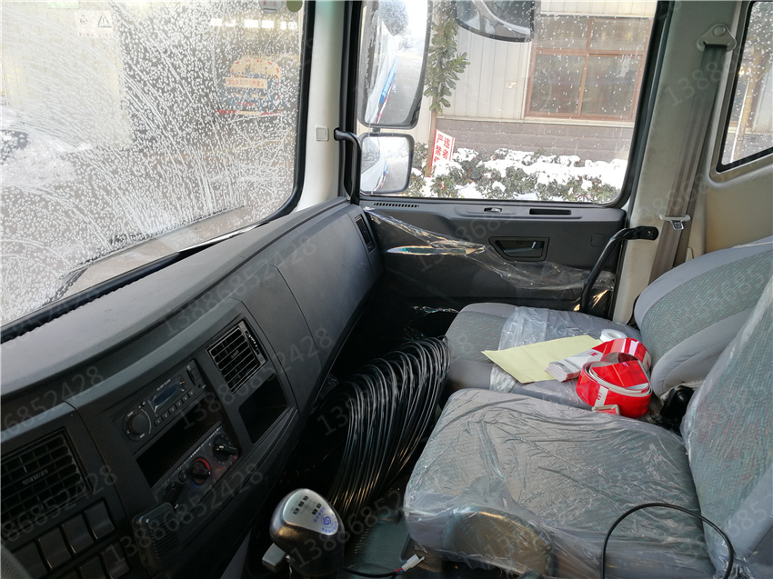 �|Դ�|�L18����