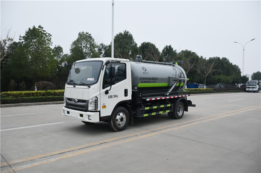 福田領航5方吸污車|CLT5070GXWBJ6型吸污車